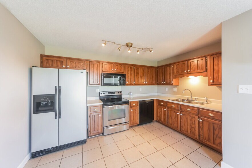 Building Photo - 5375 Pollard Dr