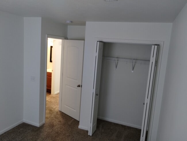 Building Photo - 170 Pin Oak Ct
