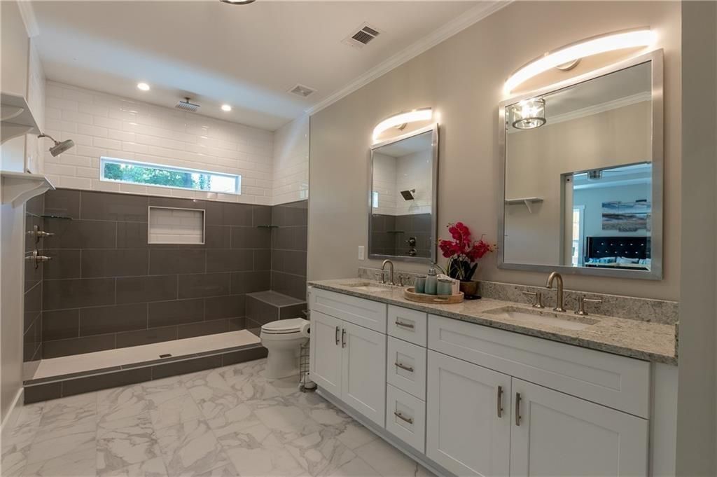 Building Photo - 202 Haygood Ave SE