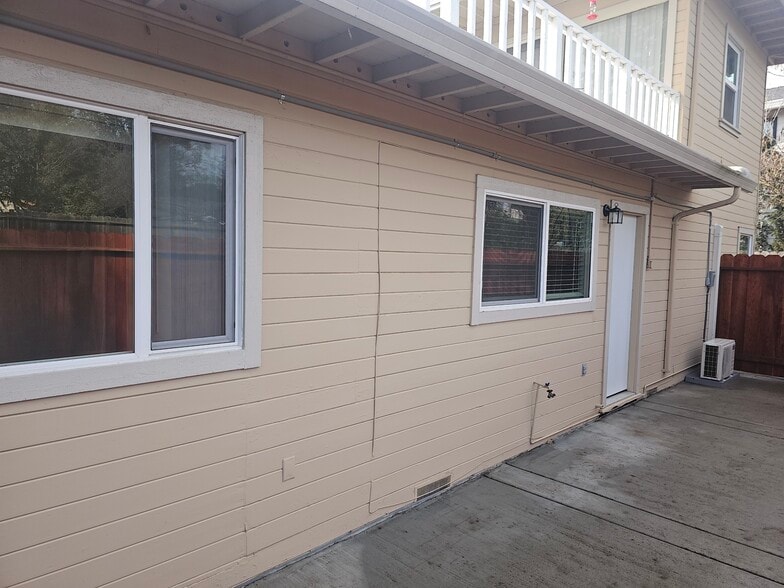 Kitchen entrance - 1842 Lynwood Dr