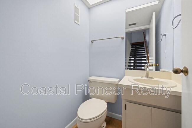 Building Photo - 12356 Capri Cir N