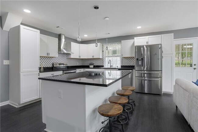 Building Photo - 2681 Tilson Rd