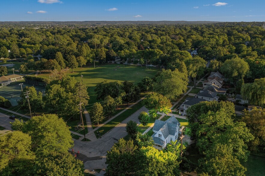 Building Photo - 1028 Porlier St