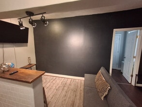 Building Photo - 196 Magnolia St