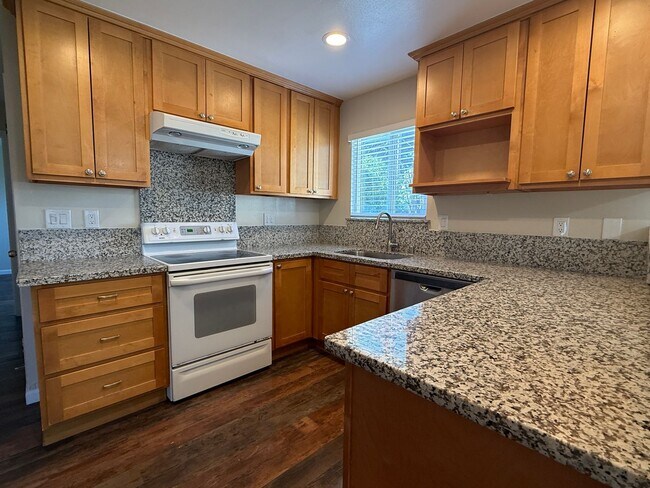 Building Photo - Spacious 5 bedroom 2.5 bath home in San Jose