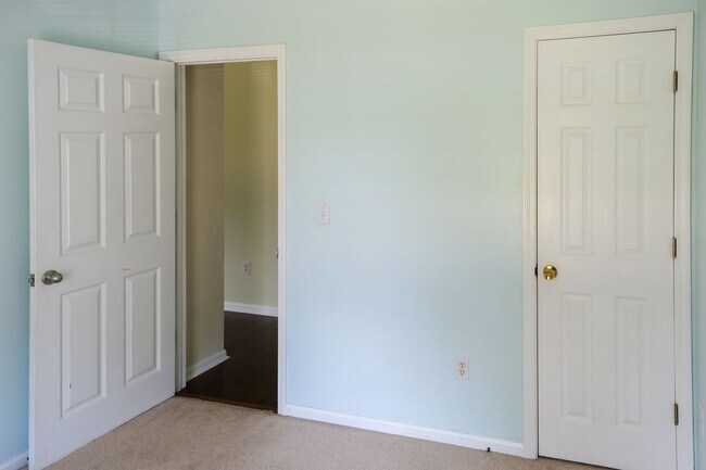 Building Photo - 3 Bedroom, 2 Bath house with fenced yard!