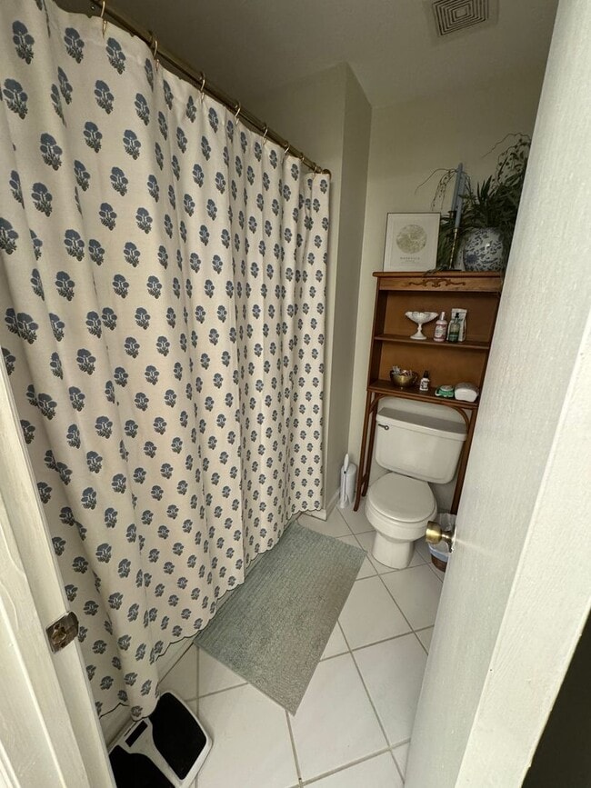 Building Photo - Family Friendly 2 Bedroom Duplex Available In Tallahassee