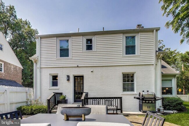 Building Photo - 7807 Glenbrook Rd