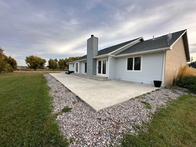 Building Photo - Beautiful 3-Bedroom Home with Modern Upgra...