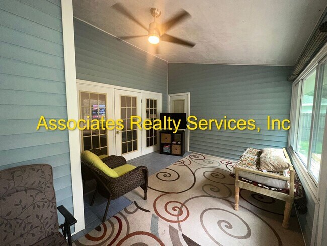 Building Photo - Beautiful 4 Bedroom/3 Bathroom in BROADMOOR!
