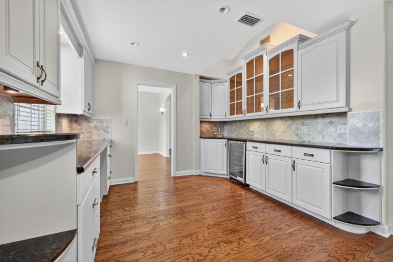 Building Photo - 737 19th Ave N