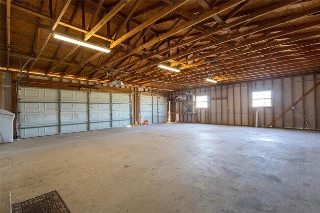 Building Photo - 330 Cross Ln