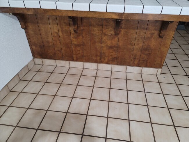 Building Photo - 930 N Indiana St