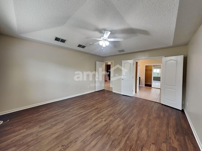 Building Photo - 633 Battlegate Ln