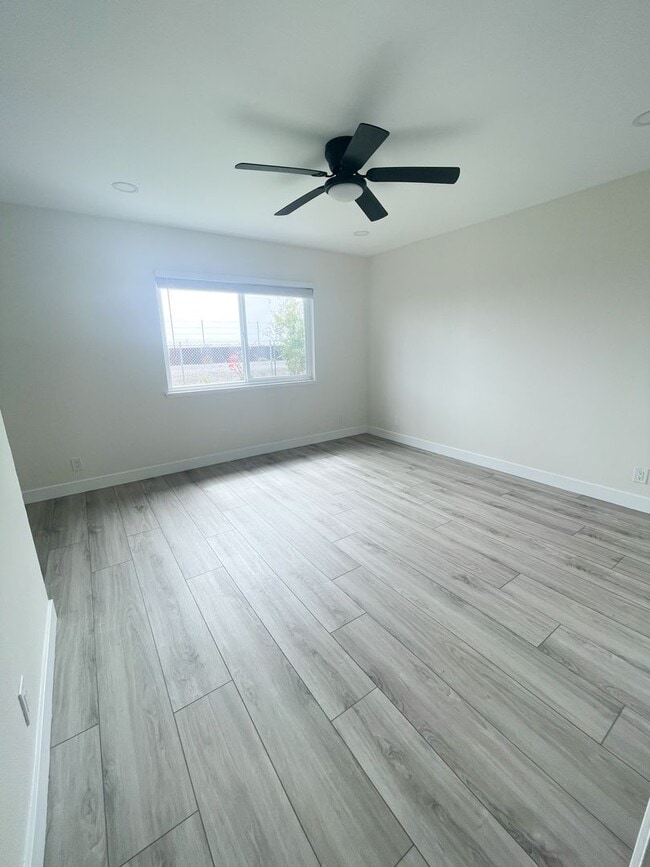 Building Photo - 3 bedroom 2 bath home in desired neighborhood