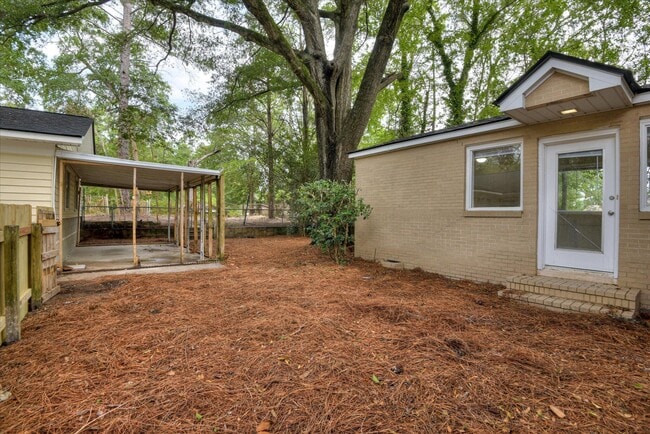 Building Photo - 323 Sally Dr