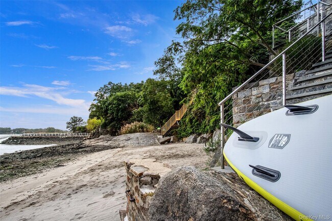 Building Photo - 16 Hilltop Dr