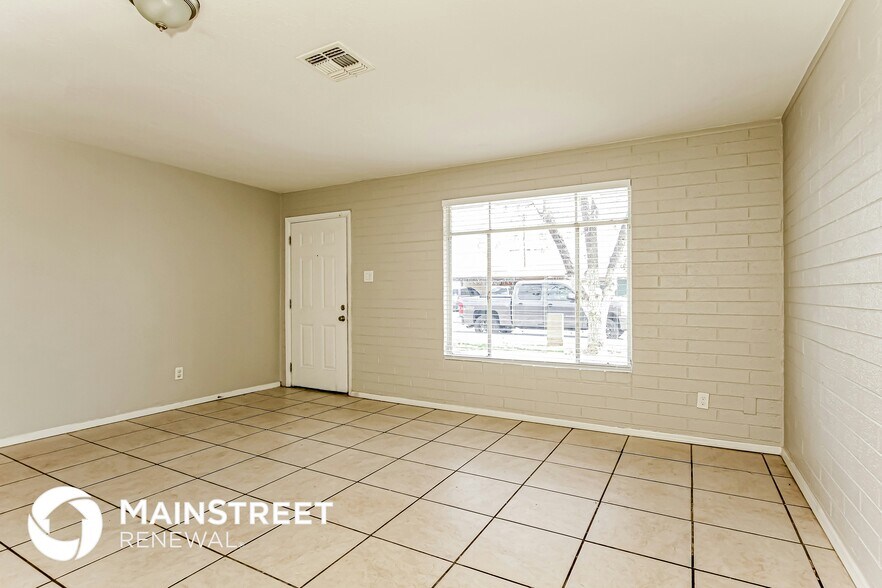 Building Photo - 4212 N 47th Dr