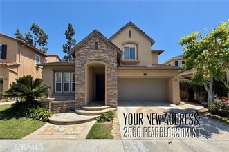 Building Photo - 2566 Pearblossom St