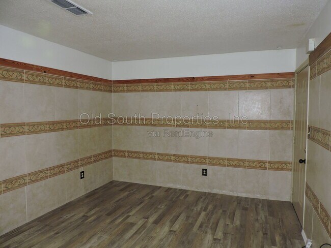 Building Photo - 9610 Bowman Ave