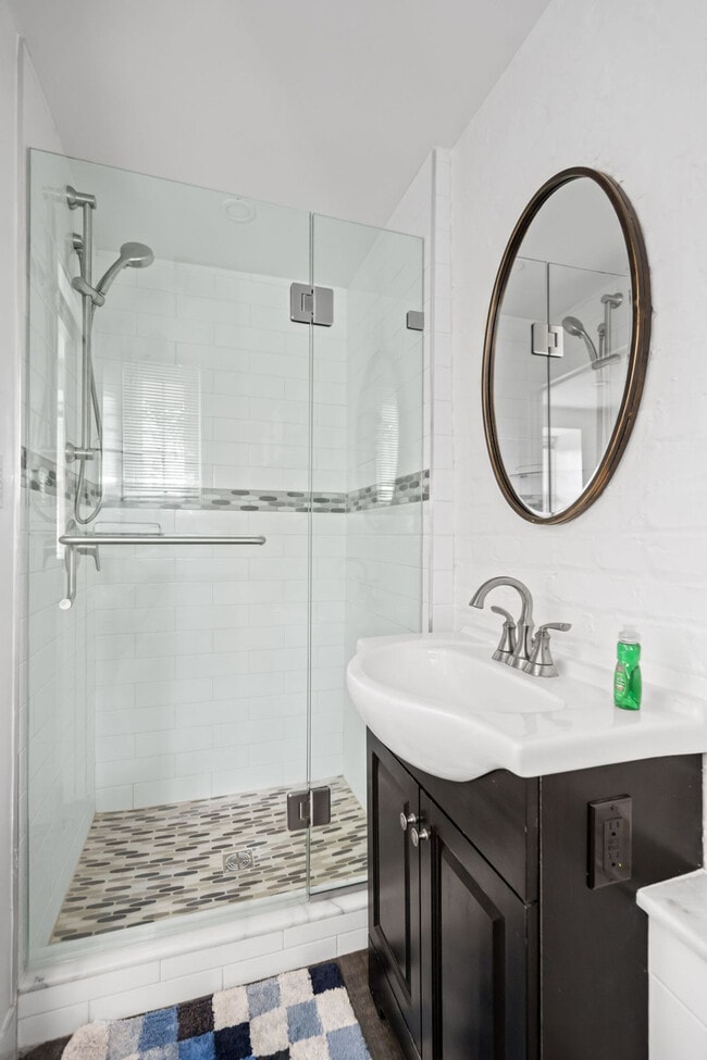 Building Photo - 4464 Greenwich Pkwy NW