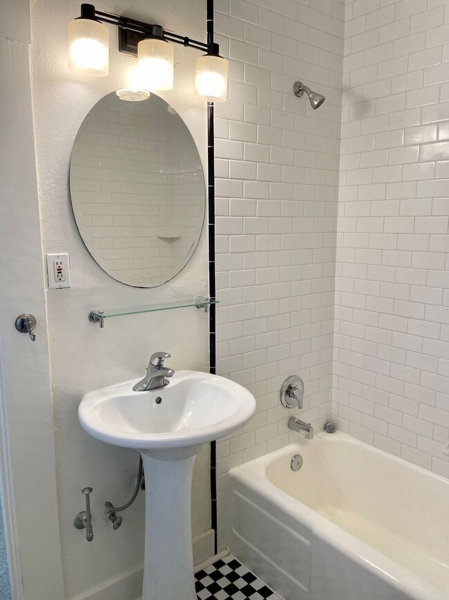 Building Photo - 3RD AVE.