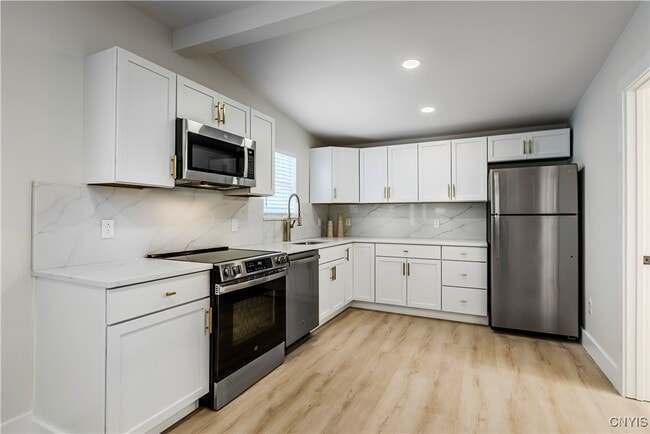 Building Photo - 1104 Main St