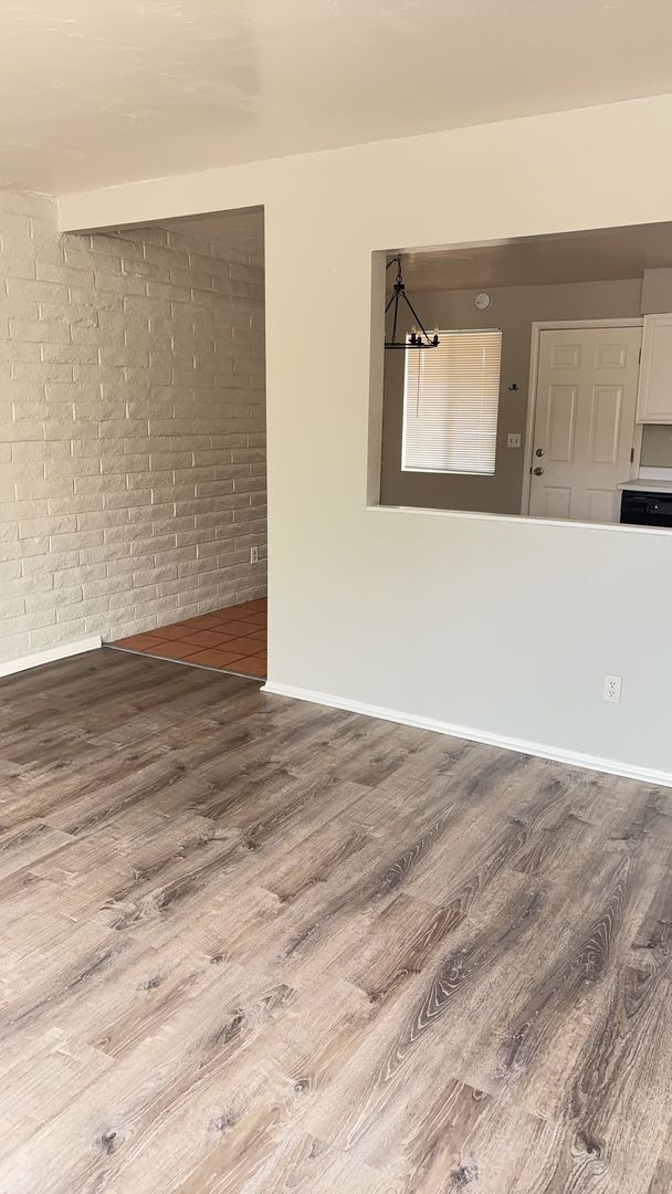 Building Photo - Beautiful 3 bedroom, 2 bath townhouse available