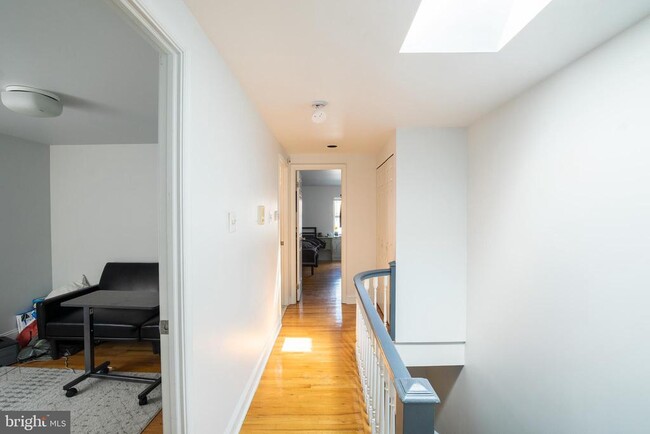 Building Photo - 1938 Pine St