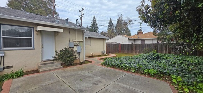 Building Photo - 3701 Laguna Way