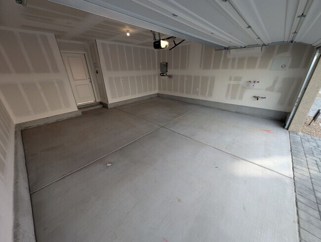 Building Photo - 5009 Hunter Mesa Ave