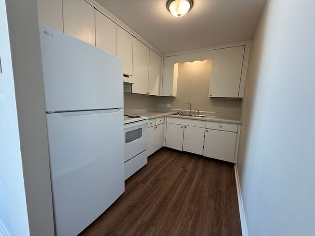 Building Photo - 2 Bedroom Unit was recently renovated. Live walking distance from the downtown square or steps fr...