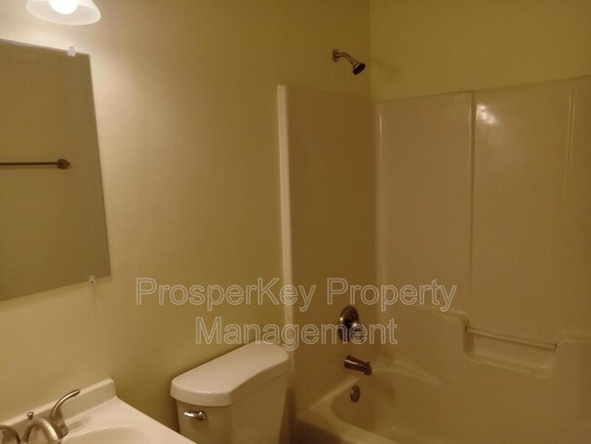 Building Photo - 9 Hidden Valley Ct