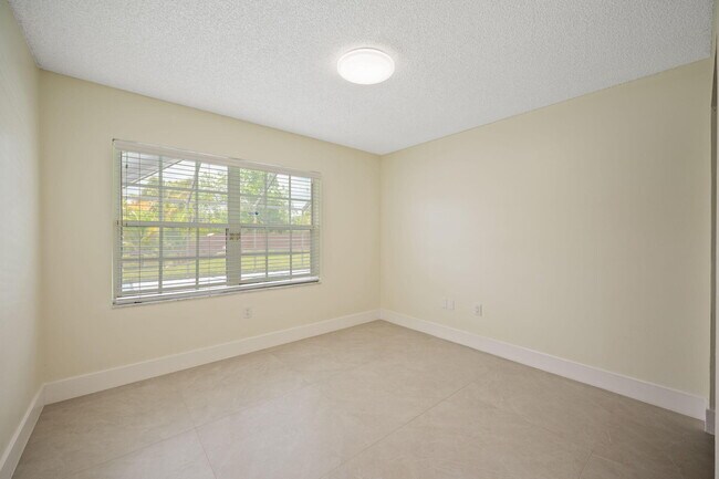 Building Photo - 13400 NW 5th Ct