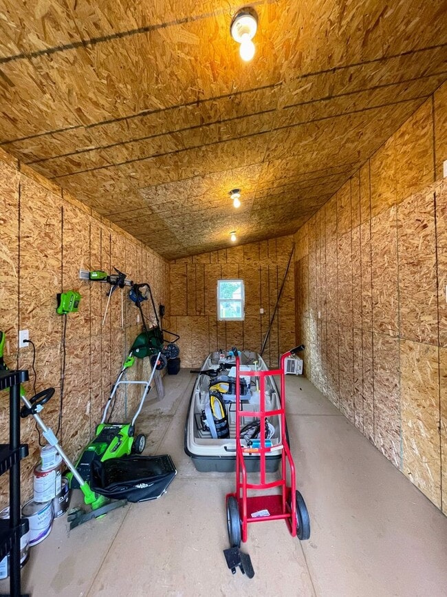 Building Photo - Cute 3 Bed 1 Bath McPherson Home in Good N...