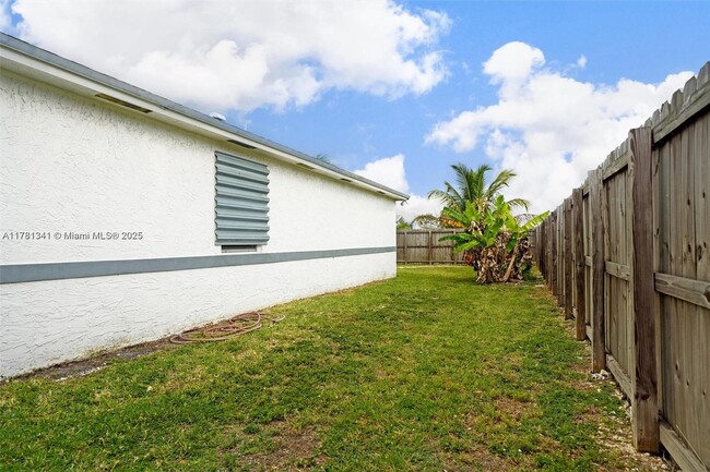 Building Photo - 11605 SW 147th Ave