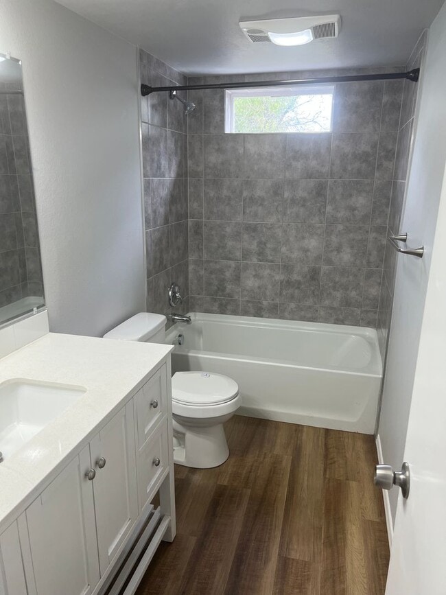 Building Photo - "PENDING APPLICATION" Charming 1 Bed/ 1 Bath Home with Large Yard