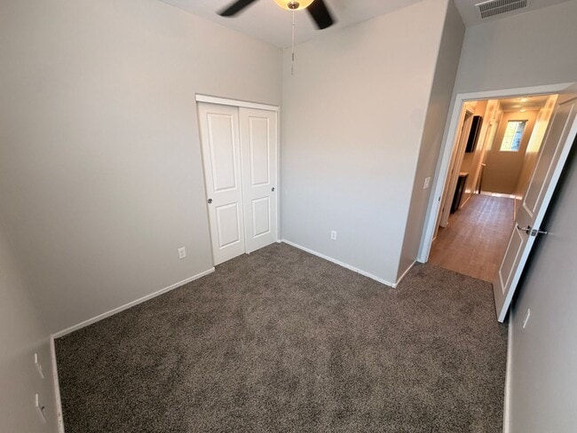 Building Photo - Spacious 3 Bedroom, 2.5 Bath Phoenix Townhome with *New Floors* + *NEW* Paint!
