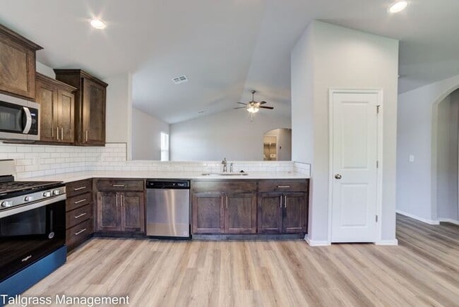 Building Photo - 4/2.5/2 New Construction in Broken Arrow!