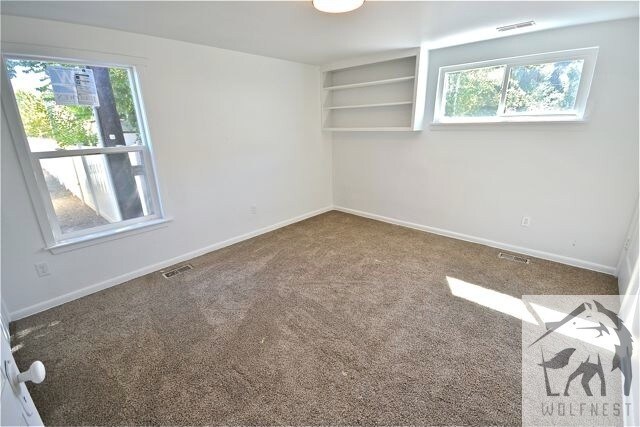 Building Photo - Fantastic 4 Bedroom Riverton Duplex