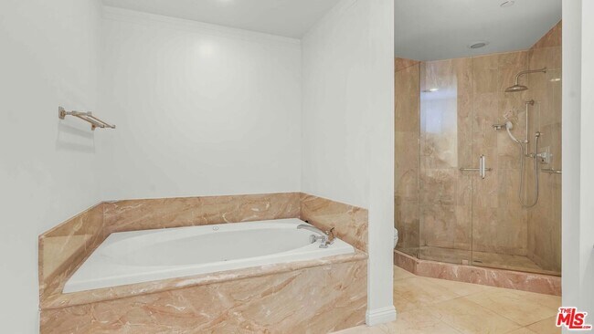 Building Photo - 10724 Wilshire Blvd