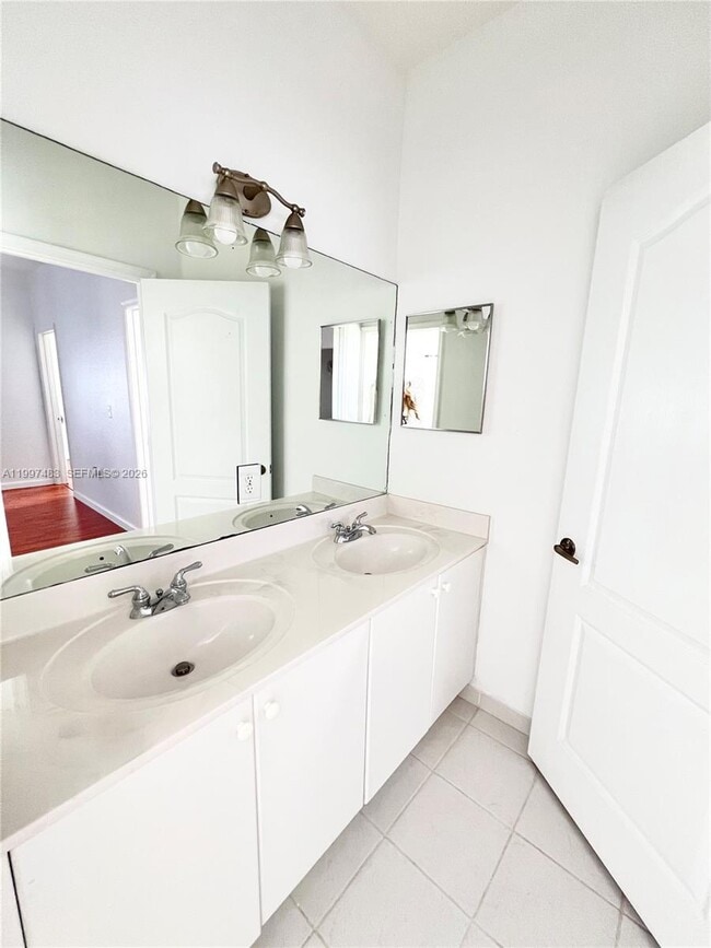 Building Photo - 3910 NE 13th Dr