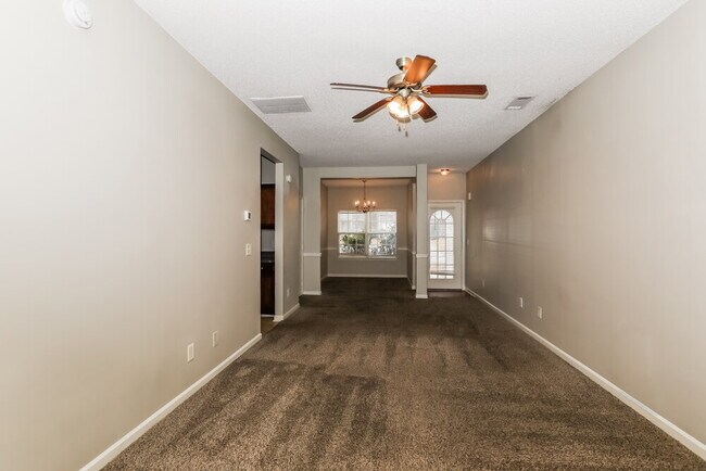 Building Photo - 7796 Newbury Dr