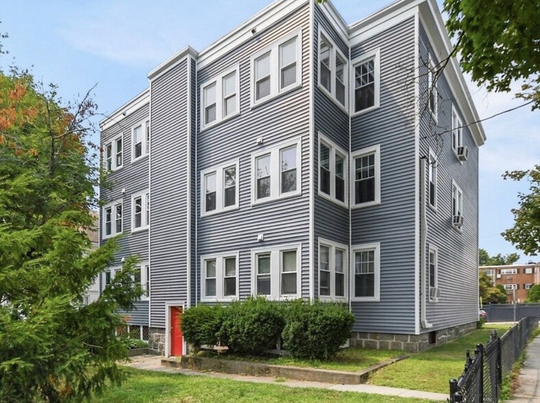 Building Photo - 714 Adams St