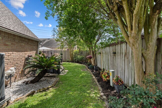 Building Photo - 40 Wellington Ct