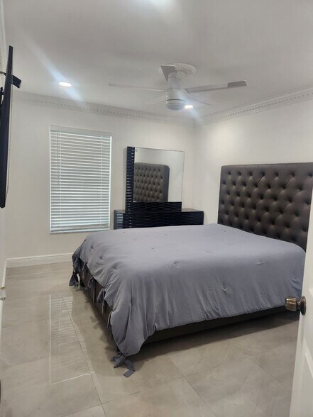 Building Photo - 13381 NW 7th Ter