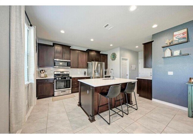 Building Photo - 5817 Daly Dr