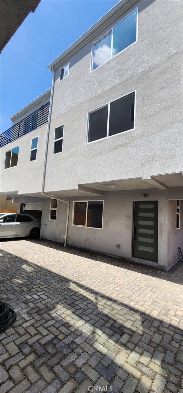 Building Photo - 117 S Rampart Blvd