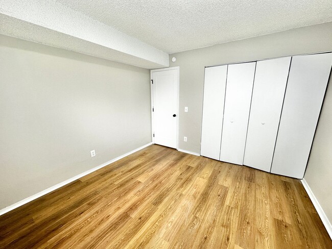 Building Photo - Welcome to Your Newly Renovated 2-Bedroom,...