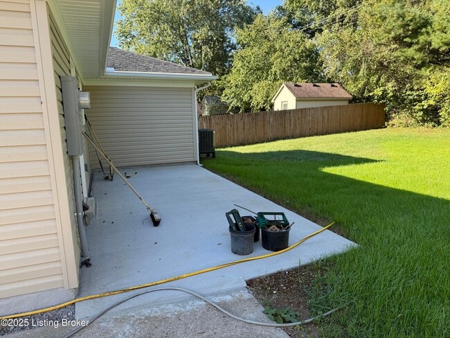 Building Photo - 6629 Ashbrooke Dr